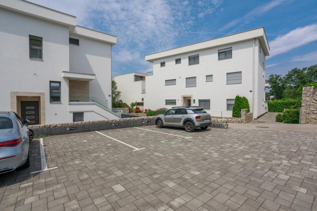 apartments vengust Malinska Buitenkant foto